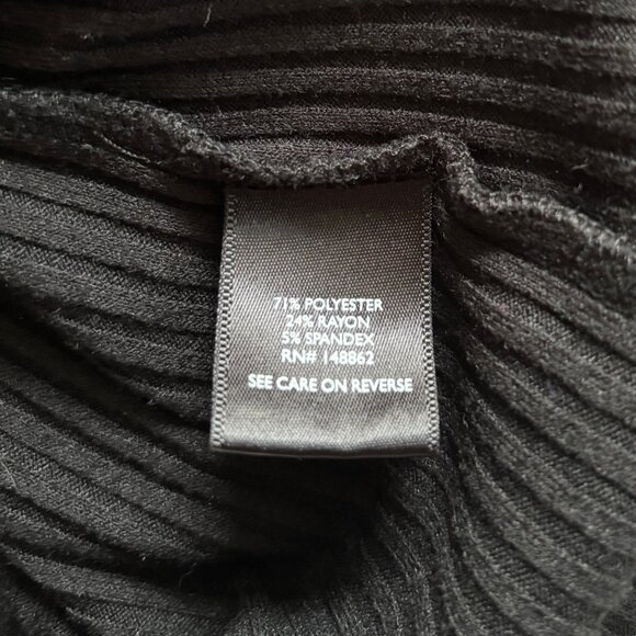 Torrid Women's Black Ribbed Knit Surplice Top Plus Size 3 3X V Neck Short Sleeve - Picture 6 of 6